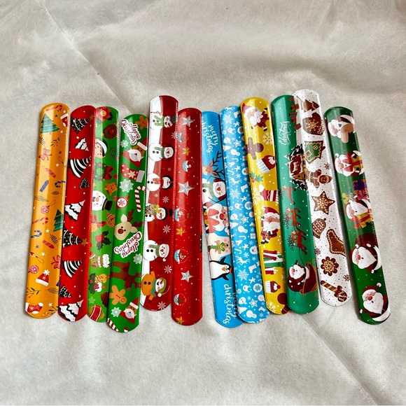 Slap Bracelet 12 Pieces Christmas Theme Kids Party Lightweight New - Picture 1 of 4